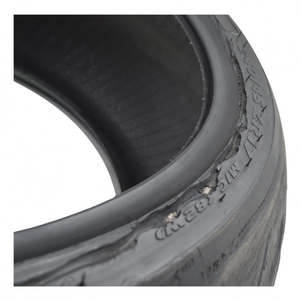 Pneu Pirelli Diablo Rosso Ill 240/45-17 C/ Detalhes