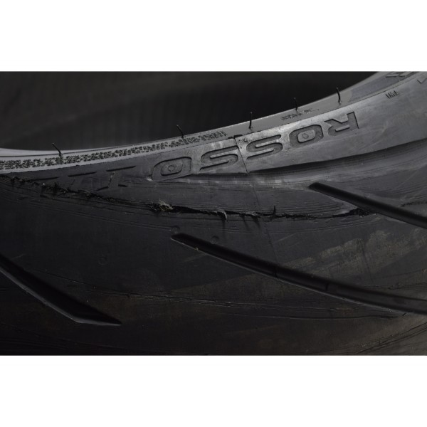 Pneu Pirelli Diablo Rosso Ill 240/45-17 C/ Detalhes