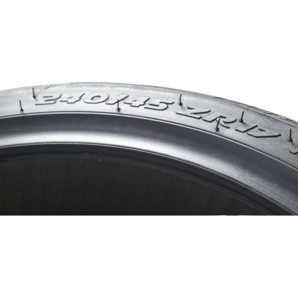 Pneu Pirelli Diablo Rosso Ill 240/45-17 C/ Detalhes